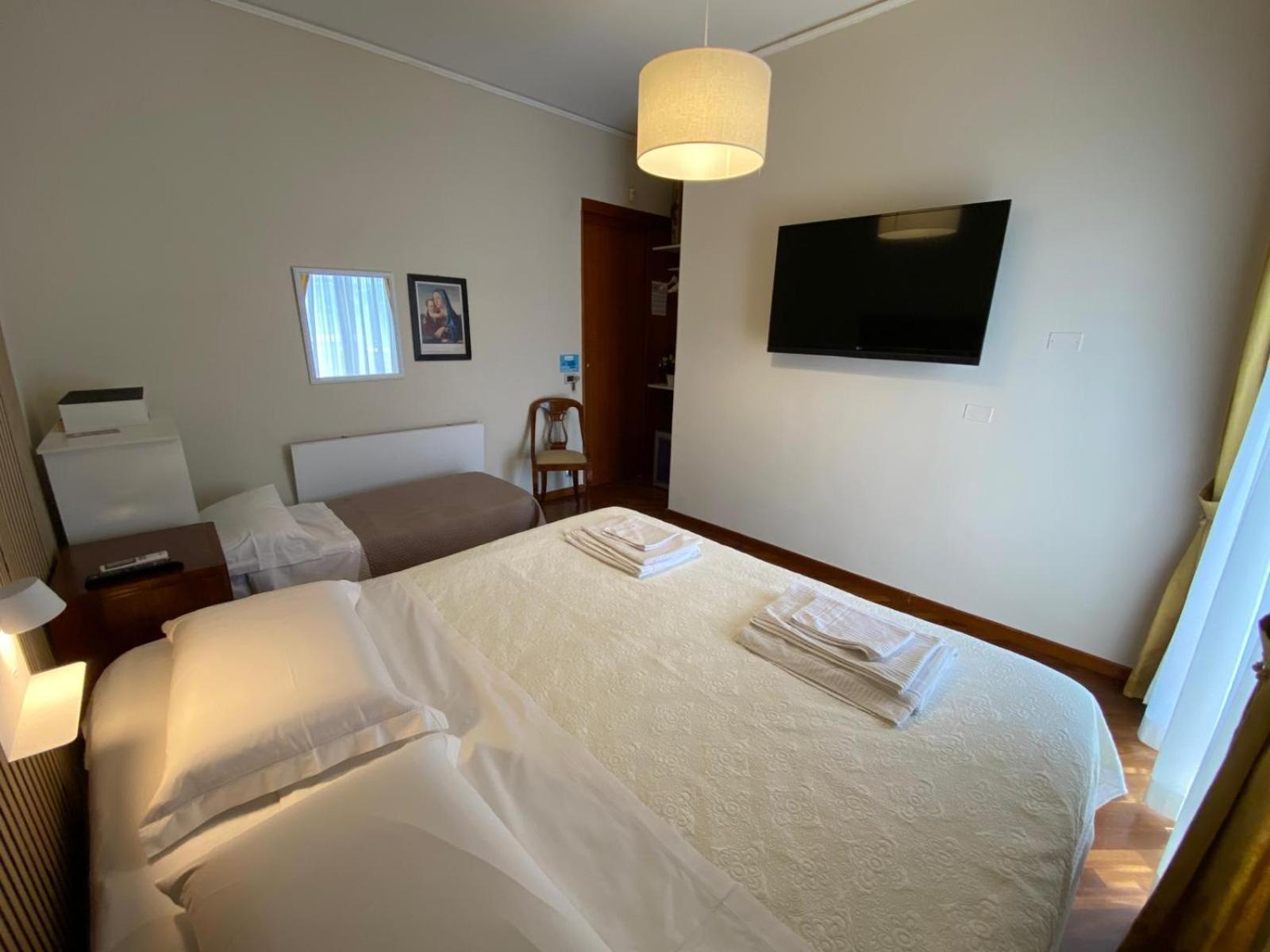 Casa Battisti Messina Guest House In Centro Citta, Ideale Per Famiglie O Gruppi Buitenkant foto