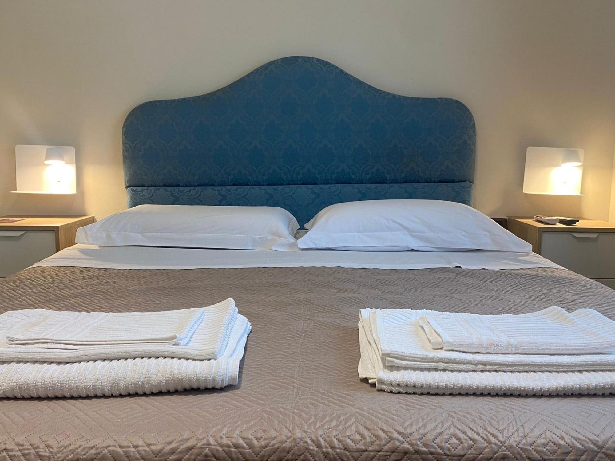 Casa Battisti Messina Guest House In Centro Citta, Ideale Per Famiglie O Gruppi Buitenkant foto